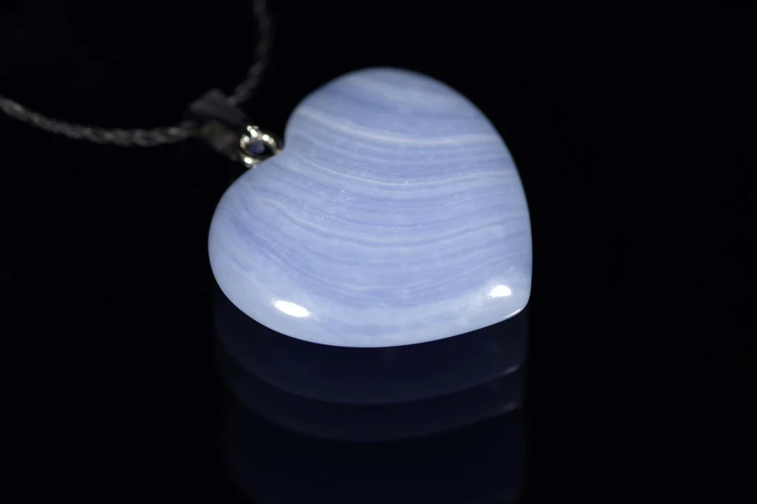 chalcedony-pendant-heart-406000-sw Chalcedony pendant – Heart - Image 1