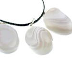 Grey agate pendant – Pebble